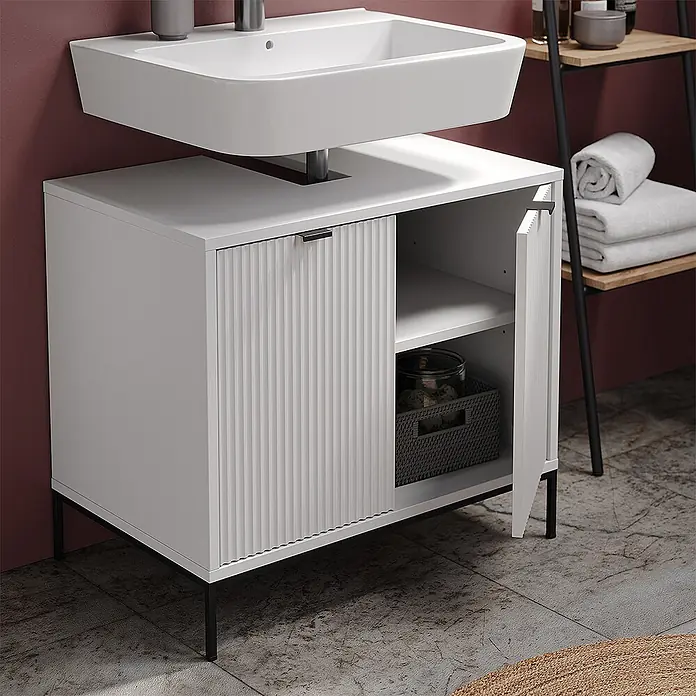 Vicco Badmöbel-Set Eliza Weiß 2 Teile - Gesamtbreite Badmöbel: 70 cm, Weiß, Matt - Weißer Badunterschrank mit Waschbecken, geriffelter Tür, schwarzen Beinen und Stauraum, im Badezimmer.