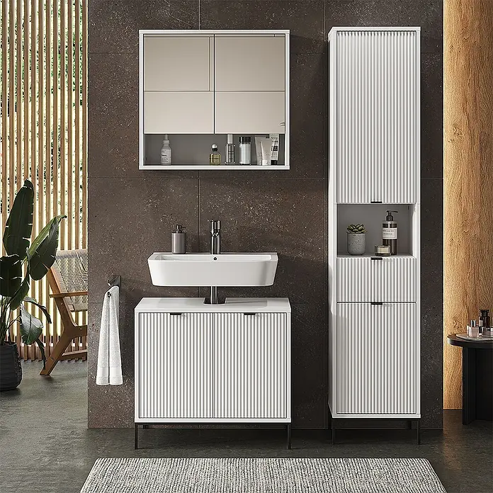Vicco Badmöbel-Set Eliza Weiß 3 Teile, mit Hochschrank - Gesamtbreite Badmöbel: 110 cm, Weiß, Matt - Weißes geripptes Badmöbelset: Waschtisch, Waschbecken, Spiegelschrank und Hochschrank.