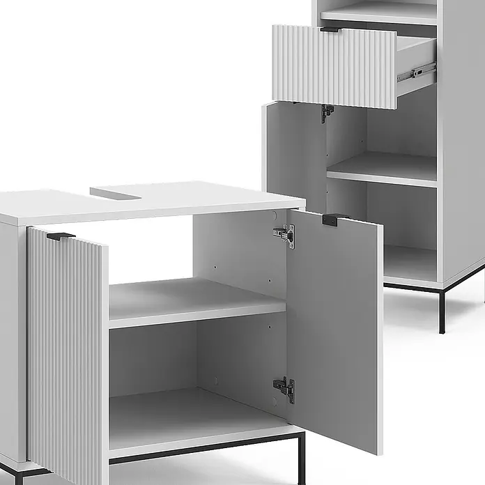 Vicco Badmöbel-Set Eliza Weiß 3 Teile, mit Hochschrank - Gesamtbreite Badmöbel: 110 cm, Weiß, Matt - Weißer Waschtisch mit gerippter Front, U-förmiger Aussparung, offenen Türen und passendem Schrank mit offener Schublade. Schwarze Beine.