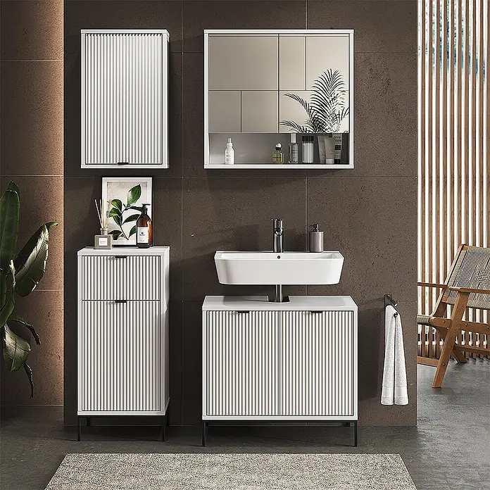 Vicco Badmöbel-Set Eliza Weiß 4 Teile - Gesamtbreite Badmöbel: 110 cm, Weiß, Matt - Weißes geriffeltes Badmöbel-Set mit Spiegelschrank, hohem Schrank und Waschtisch mit Waschbecken.
