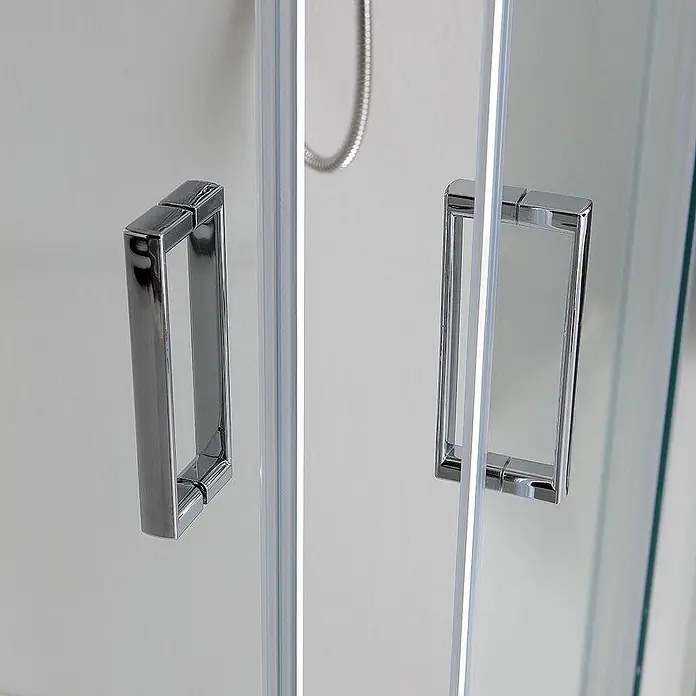 Kiamami Valentina Eckdusche - 800 x 800 x 1.850 cm, Farblos, Stärke: 6 mm - Polierte Chrom-Rechteckgriffe an Duschkabinentüren aus Klarglas.