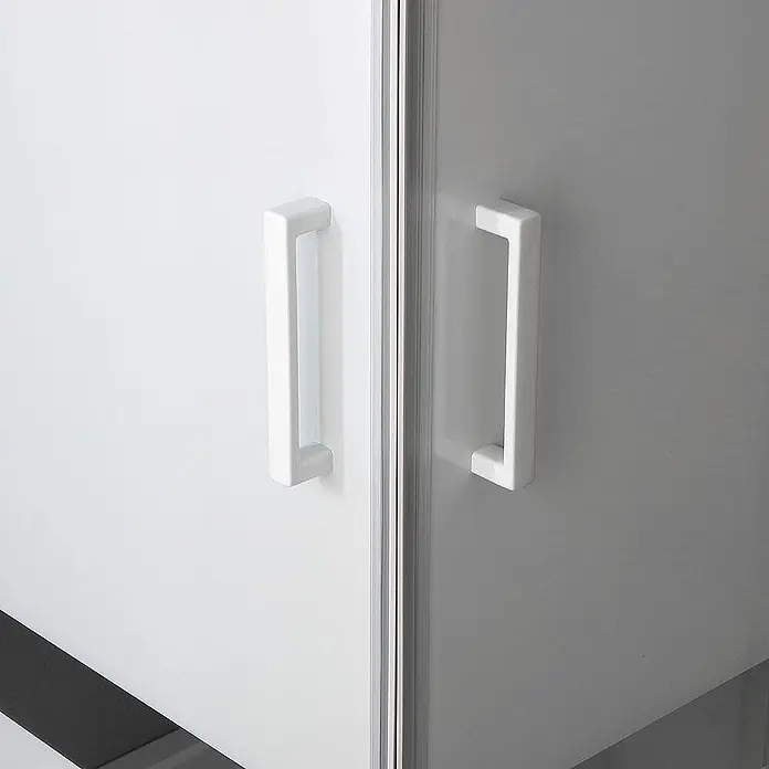 Kiamami Valentina Eckdusche - 1.000 x 700 x 1.850 cm, Siebdruck, Stärke: 4 mm - Zwei weiße rechteckige Schrankgriffe.