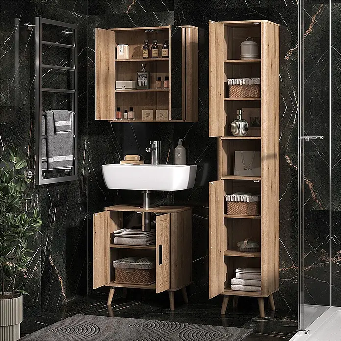 Vicco Badmöbel-Set - Eiche, Matt - Helles Eichenholz Badmöbel-Set: Waschtisch, Hängeschrank und hoher Hochschrank, in einem modernen Badezimmer.
