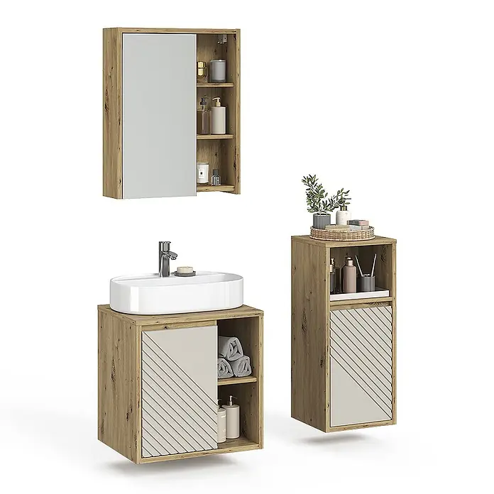 Vicco Badmöbel-Set - Artisan-Eiche, Matt - Badezimmermöbel-Set: Spiegelschrank, Waschtischunterschrank und Hochschrank aus heller Eiche mit gestreiften beigen Paneelen.