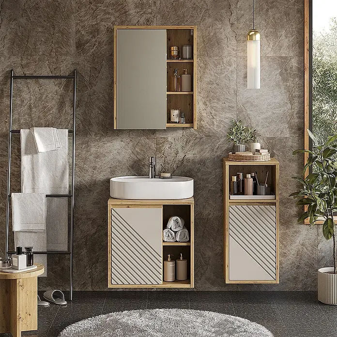 Vicco Badmöbel-Set - Artisan-Eiche, Matt - Modernes Badmöbelset mit Holzrahmen, weißem Waschbecken und gerippten Schranktüren im Badezimmer.