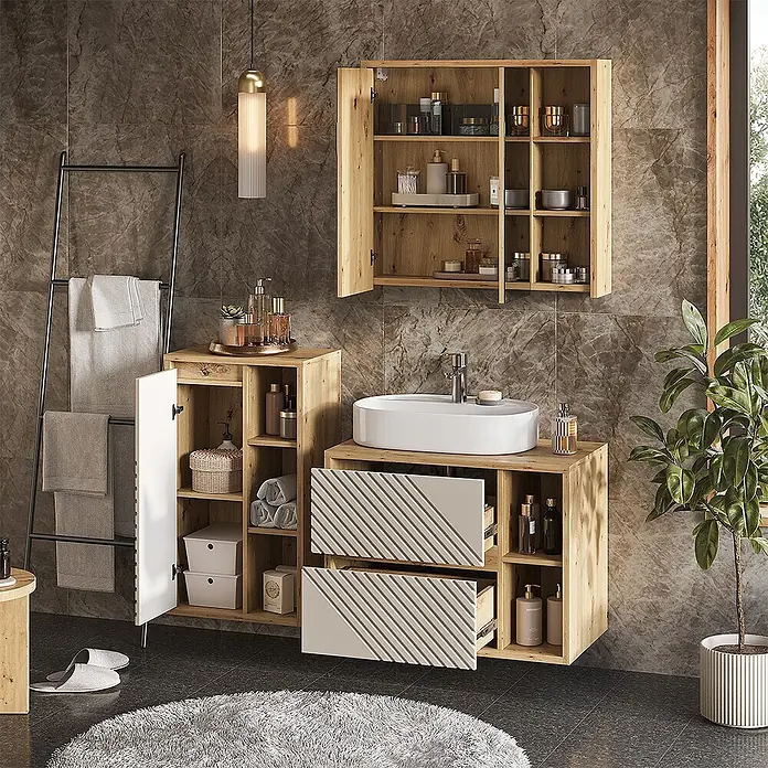 Vicco Badmöbel-Set - Artisan-Eiche, Matt - Helle Holzschränke, ein Waschtisch mit weißem Waschbecken und Aufbewahrungseinheiten in einem modernen Badezimmer.