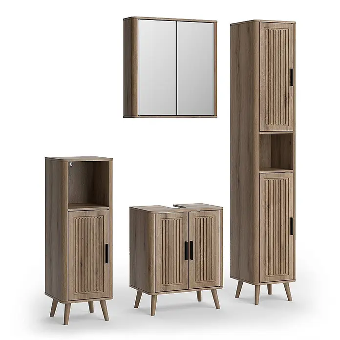 Vicco Badmöbel-Set - Eiche, Matt - Badmöbelset aus hellem Holz mit gerillten Türen: Spiegelschrank, Hochschrank und zwei Unterschränke mit Beinen.