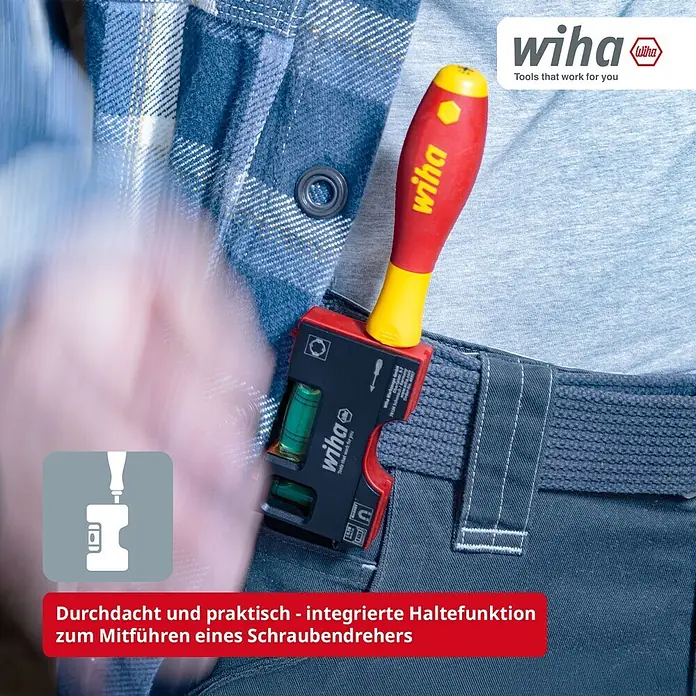 Wiha Taschenwasserwaage - 80 mm, Anzahl Libellen: 2 Stk. - Rot/gelber Wiha Schraubendrehergriff in rot/schwarzem Multitool mit Libellen am Gürtel befestigt.