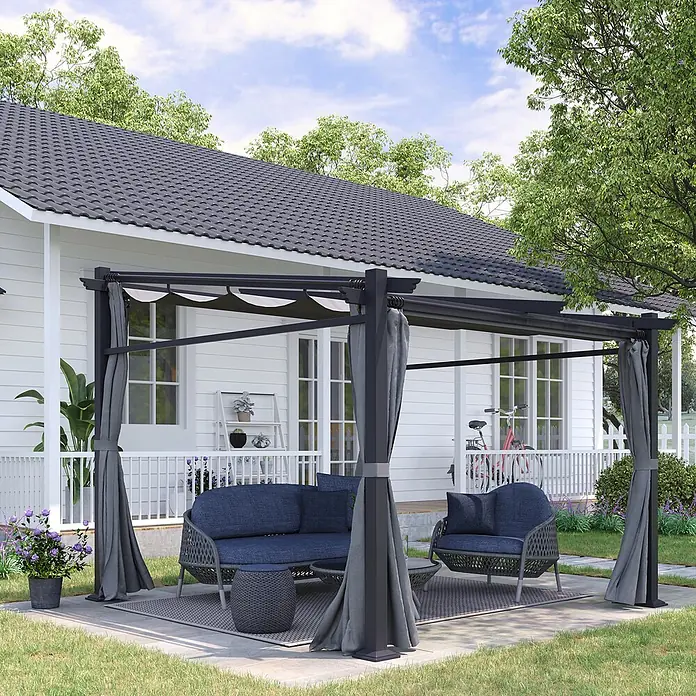 Outsunny Raffpavillon - Farbe Dach: Dunkelgrau - Dunkelgraue Metall-Pergola mit ausziehbaren Verdecken und Vorhängen über marineblauer Outdoor-Sitzgruppe auf einer Gartenterrasse.