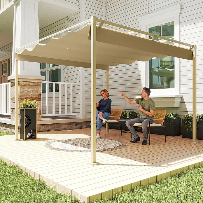Outsunny Raffpavillon - Farbe Dach: Khaki - Beigefarbene Pergola mit ausziehbarem Dach auf einer Holzterrasse, die zwei Personen Schatten spendet. Helles Gestell mit welligem Stoffdach.