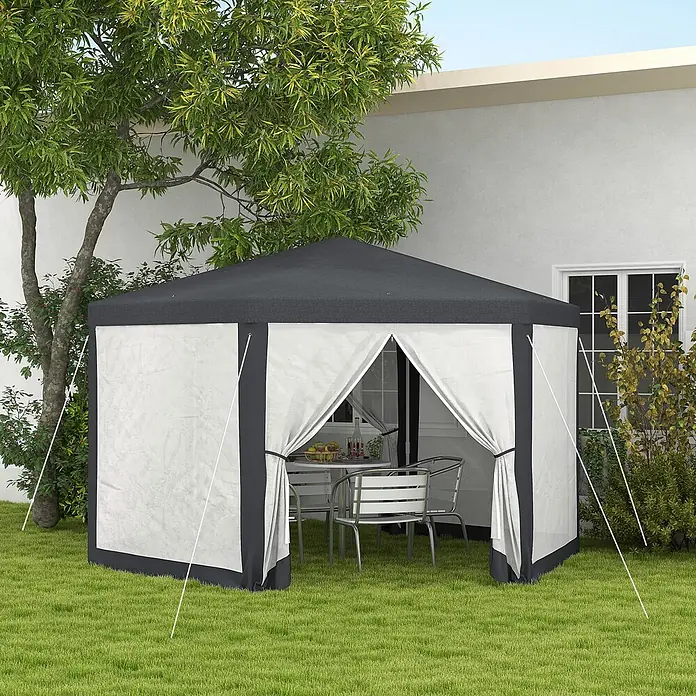 Outsunny Standard-Pavillon - Farbe Gestell: Dunkelgrau, Metall - Hexagonales dunkelgrau-weißes Partyzelt auf dem Rasen, mit Tisch und Stühlen als Outdoor-Sitzgelegenheit.