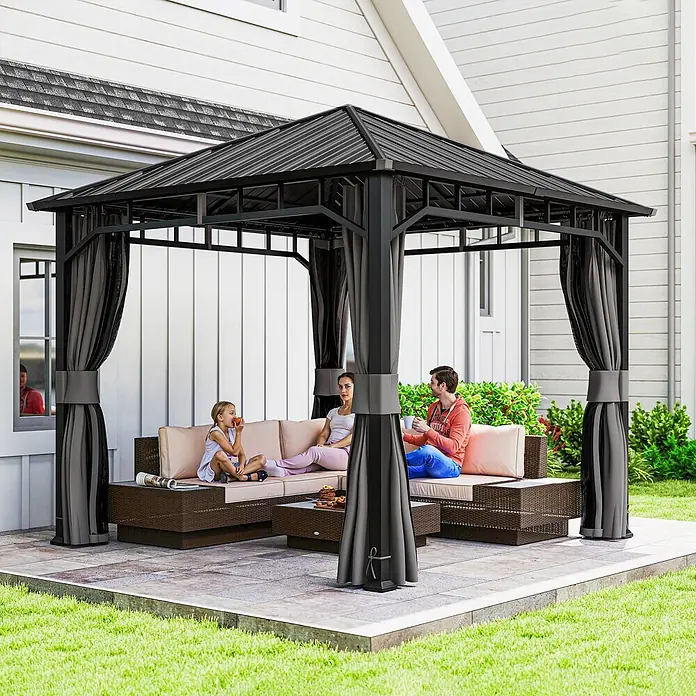 Outsunny Standard-Pavillon - Farbe Gestell: Dunkelgrau, Metall - Großer, dunkelmetallener Pavillon mit festem Dach und Sichtschutzvorhängen, spendet Schatten für eine Familie auf Gartenmöbeln.