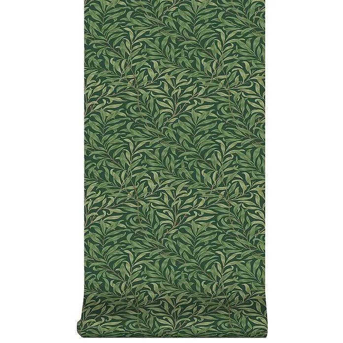 William Morris At Home Vliestapete Weidenzweig - Grün, Floral, 1.000 x 52 cm - Tapetenrolle mit dichtem grünem Weidenblattmuster auf dunkelgrünem Hintergrund.