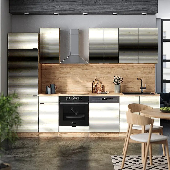 Vicco Küchenzeile Fame-Line Eiche Paneel/Goldkraft Eiche, AP Eiche - Breite: 300 cm, Eiche Paneel, Ohne Elektrogeräte - Moderne Küche mit gestreiften hellen Holzschränken, integrierten Geräten und einer Holzwandverkleidung.