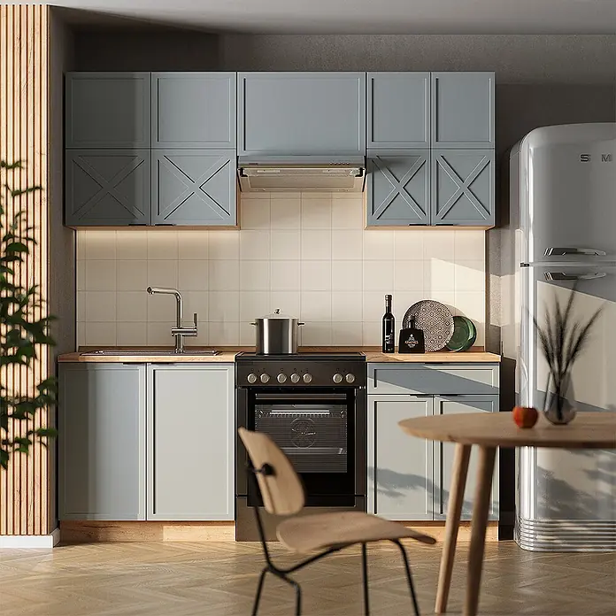 Vicco Küchenzeile Fame-Line Hellblau-grau/Goldkraft Eiche ohne Arbeitsplatte - Breite: 200 cm, Hellblau-grau, Ohne Elektrogeräte - Moderne Küche mit hellblauen Schränken, Holzarbeitsplatten, schwarzem Ofen und Retro-Kühlschrank in sonnigem Interieur.