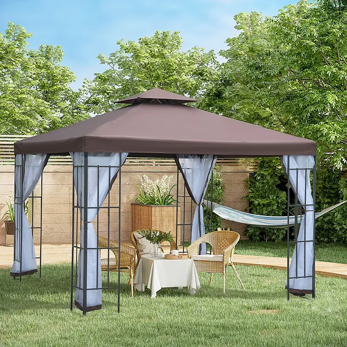 Outsunny Standard-Pavillon - Farbe Gestell: Schwarz, Stahl - Brauner Pavillon mit schwarzem Gestell und transparenten Vorhängen in einem Garten, bietet Schatten über einem Sitzbereich.