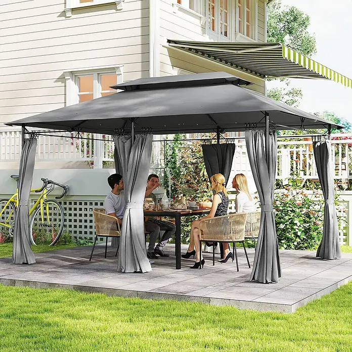 Outsunny Standard-Pavillon - Farbe Gestell: Dunkelgrau, Metall - Dunkelgraues Outdoor-Gartenpavillon mit seitlichen Vorhängen, bietet schattigen Sitzplatz für vier auf einer Terrasse.