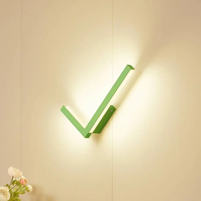 Lucande Wandleuchte Check - L x B x H: 8,5 x 43,37 x 20,5 cm, grün, grün - Grüne Haken-Wandleuchte, die warmes Licht ausstrahlt.