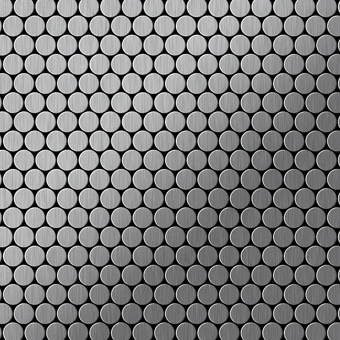 ALLOY Mosaikfliese Mosaik Fliese massiv Edelstahl marine gebürstet grau 1,6mm Penny-S-S-MB - 302 x 316 mm, Grau, Silber, Blau, Sonstiges - Eine Nahaufnahme einer Oberfläche mit dicht aneinander liegenden, runden Fliesen aus gebürstetem Metall, die ein metallisches Mosaikmuster bilden.