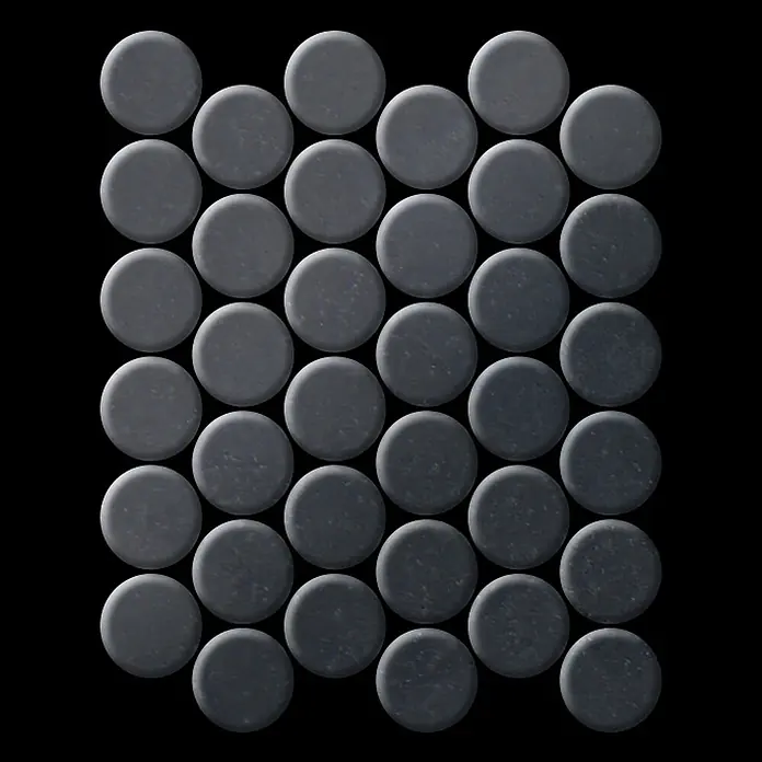ALLOY Mosaikfliese Mosaik Fliese massiv Metall Rohstahl gewalzt grau 1,6mm stark Dome-RS - 313 x 256 mm, Grau, Sonstiges - Dunkelgraue, runde Mosaikfliesen mit strukturierter Oberfläche, in einem versetzten Gitter angeordnet.