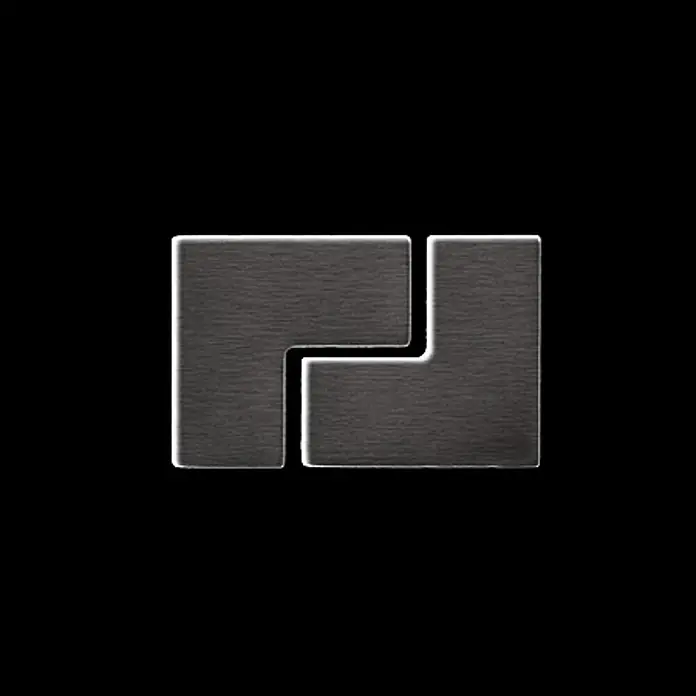 ALLOY Mosaikfliese Mosaik Fliese massiv Titan gebürstet dunkelgrau 1,6mm stark Kink-Ti-SB - 307 x 304 mm, Schwarz, Grau, Sonstiges - Zwei ineinandergreifende L-förmige Teile aus dunkelgrauem gebürstetem Metall.