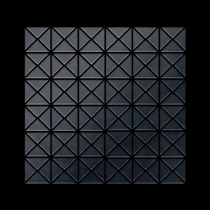 ALLOY Mosaikfliese Mosaik Fliese massiv Metall Rohstahl gewalzt grau 1,6mm stark Deco-RS - 303 x 303 mm, Grau, Sonstiges - Dunkelgraue quadratische Geometriefliesen mit dreieckigem Muster, bilden eine strukturierte Oberfläche.