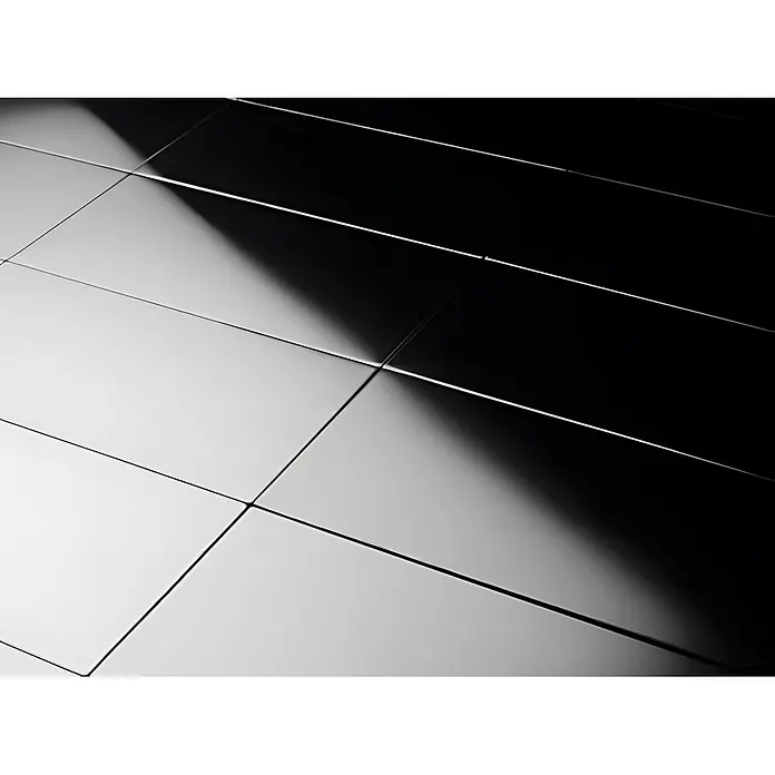 ALLOY Mosaikfliese Mosaik Fliese massiv Metall Edelstahl hochglanz grau 1,6mm Bauhaus-S-S-M - 318 x 329 mm, Grau, Silber, Hochglänzend - Glänzende, modulare silbergraue Platten mit starken Lichtreflexionen und dunklen Schatten, die eine elegante geometrische Oberfläche bilden.