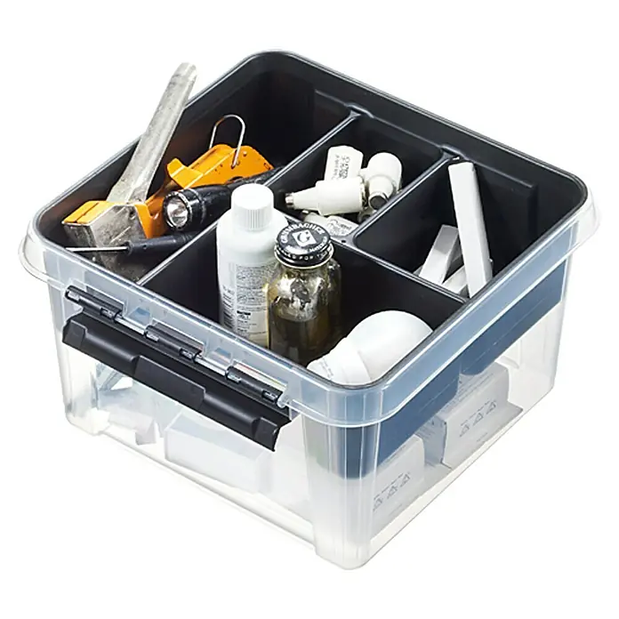 SmartStore Aufbewahrungsbox Classic 7 - L x B x H: 28 x 28 x 17 cm, Kunststoff, Transparent - Ein durchsichtiger Werkzeugkasten mit dunklen Fächern, gefüllt mit Werkzeugen und Zubehör. Ideal für die Aufbewahrung im Haushalt.