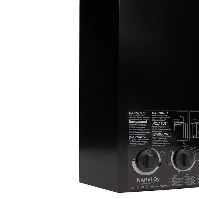 Palmako Saunaofen Narvi - 3,6 W, Raumheizvermögen: 2 m³ - 4 m³ - Schwarzes Bedienfeld mit zwei Drehknöpfen, mehrsprachigen Warnhinweisen und einer Spezifikationstabelle für einen Narvi-Heizer.