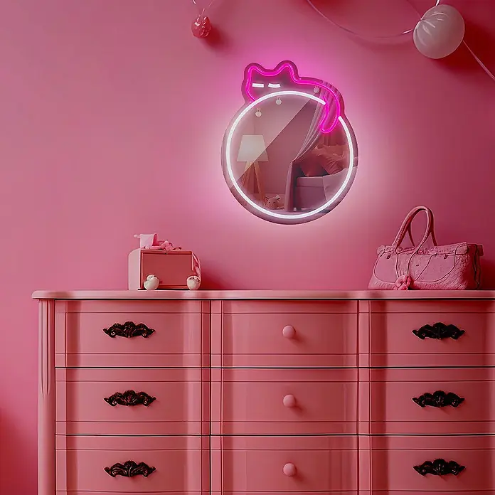 Lámpara decorativa Mirror Sleeping Cat - 4,8 W, 32 x 40 cm, Interruptor, Espejo Gato - Espejo redondo con diseño de gato de neón rosa brillante, sobre una cómoda rosa.