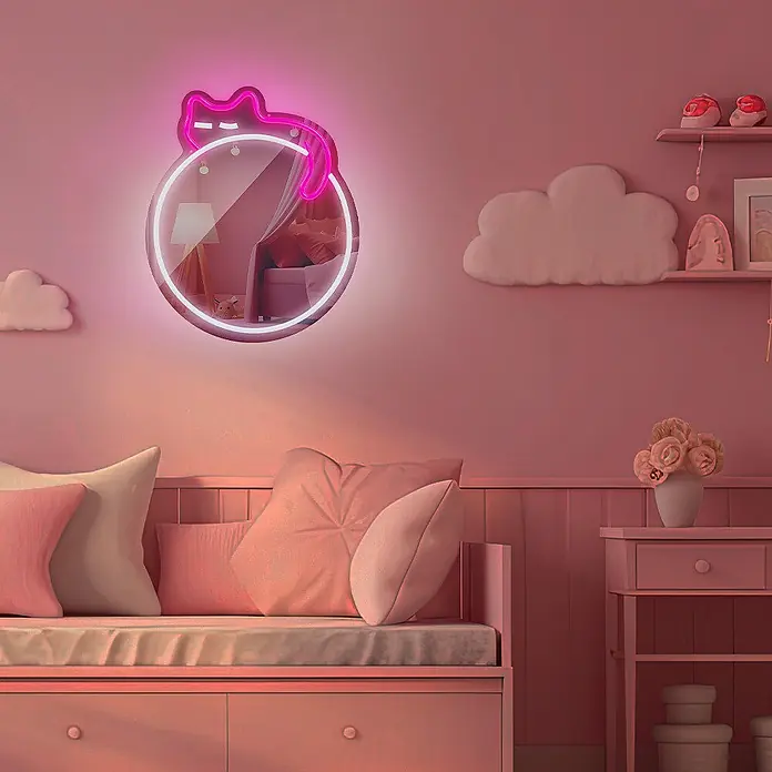 Lámpara decorativa Mirror Sleeping Cat - 4,8 W, 32 x 40 cm, Interruptor, Espejo Gato - Espejo de gato de neón rosa, que refleja un dormitorio rosa, montado en una pared rosa a juego.