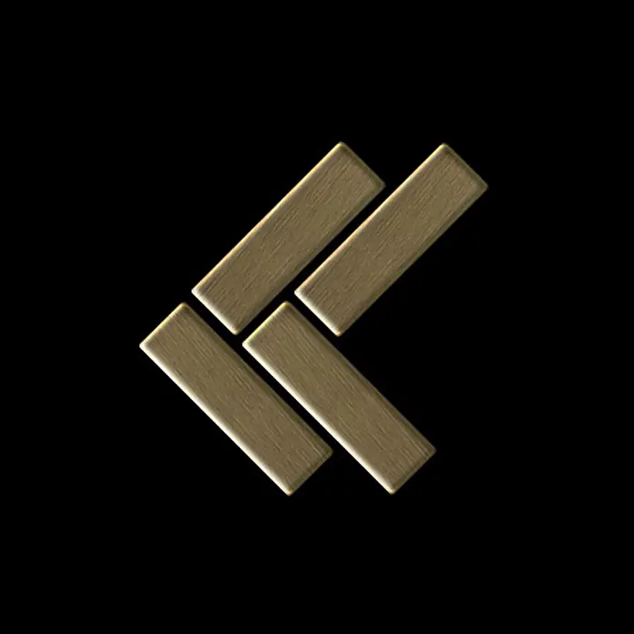ALLOY Mosaikfliese Mosaik Fliese massiv Titan gebürstet gold 1,6mm stark Herringbone-Ti-GB - 309 x 300 mm, Gold, Sonstiges - Vier hellbraune, holzstrukturierte Rechteckblöcke, die einen nach links zeigenden Chevron bilden.