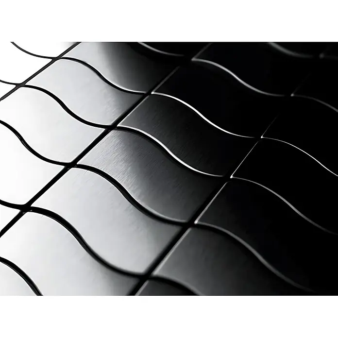 ALLOY Mosaikfliese Mosaik Fliese massiv Titan gebürstet dunkelgrau 1,6mm stark Flux-Ti-SB - 318 x 305 mm, Schwarz, Grau, Sonstiges - Dunkle, glänzende, gewellte Metallfliesen bilden eine moderne, strukturierte Oberfläche mit starken Licht- und Schatteneffekten.