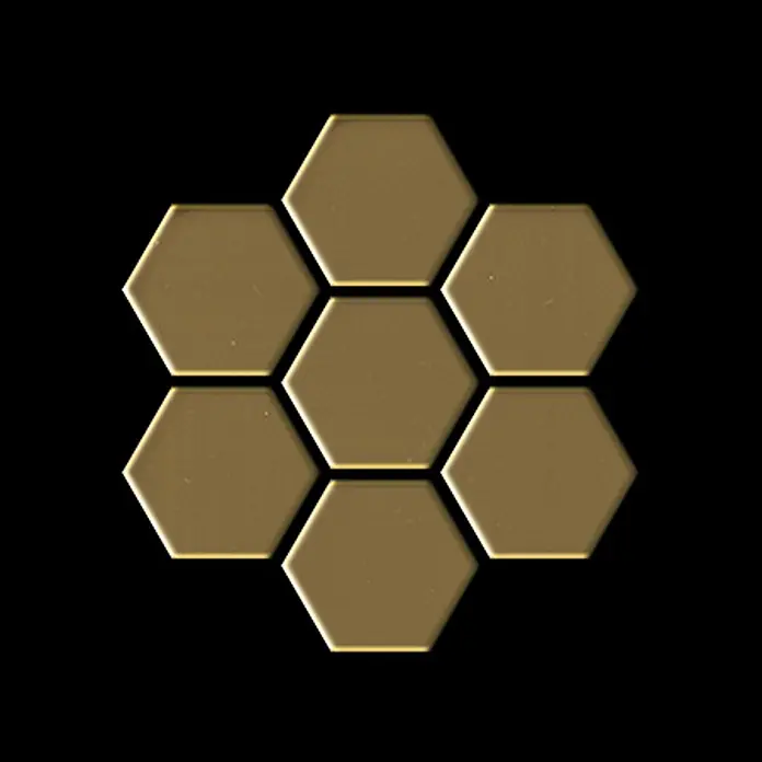 ALLOY Mosaikfliese Mosaik Fliese massiv Titan hochglänzend gold 1,6mm stark Honey-Ti-GM - 329 x 332 mm, Gold, Hochglänzend - Sieben goldene metallische sechseckige Segmente in einem Wabenmuster angeordnet.