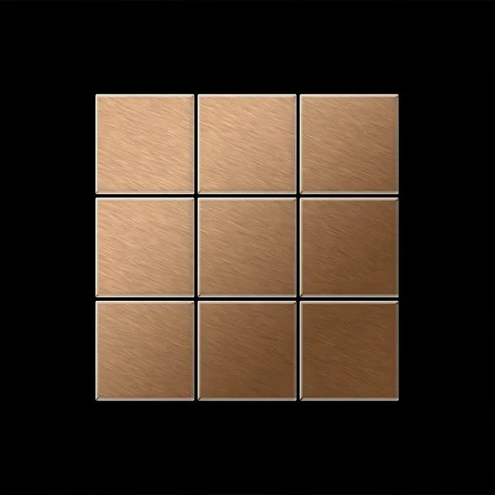 ALLOY Mosaikfliese Mosaik Fliese massiv Titan gebürstet kupfer 1,6mm stark Century-Ti-AB - 98 x 98 mm, Bronze, Sonstiges - Neun quadratische Fliesen mit gebürsteter Holzstruktur, die einen Farbverlauf von hell- zu dunkelbraun zeigen.