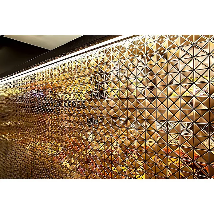 ALLOY Mosaikfliese Mosaik Fliese massiv Metall Titan gebürstet kupfer 1,6mm stark Deco-Ti-AB - 303 x 303 mm, Bronze, Sonstiges - Glänzende Goldwand aus geometrischen 3D-Fliesen, die Licht reflektieren.