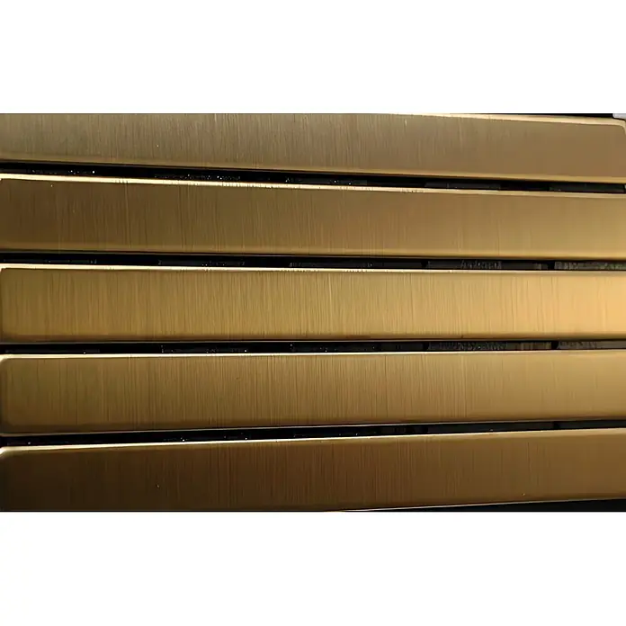 ALLOY Mosaikfliese Mosaik Fliese massiv Metall Titan gebürstet gold 1,6mm stark Linear-Ti-GB - 316 x 297 mm, Gold, Sonstiges - Gebürstete goldfarbene Metallstreifen mit dunklen Zwischenräumen, wahrscheinlich ein Lüftungsgitter.