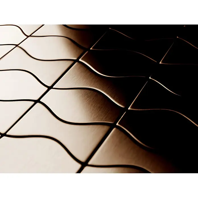 ALLOY Mosaikfliese Mosaik Fliese massiv Titan gebürstet kupfer 1,6mm Kismet & Karma-Ti-AB - 299 x 299 mm, Bronze, Sonstiges - Warme Metallfliesen mit wellenförmigem, ineinandergreifendem 3D-Muster, durch gerichtetes Licht hervorgehoben.