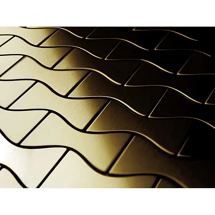 ALLOY Mosaikfliese Mosaik Fliese massiv Metall Titan gebürstet gold 1,6mm stark Kismet-Ti-GB - 329 x 299 mm, Gold, Sonstiges - Goldene Metalloberfläche mit ineinandergreifenden wellenförmigen texturierten Fliesen, von Licht und Schatten hervorgehoben.