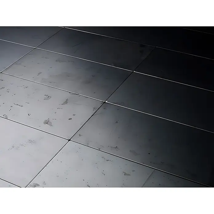 ALLOY Mosaikfliese Mosaik Fliese massiv Metall Rohstahl gewalzt grau 1,6mm stark Subway-RS - 76 x 152 mm, Grau, Sonstiges - Abgenutzte dunkle Metallfliesen bilden eine reflektierende Fläche.