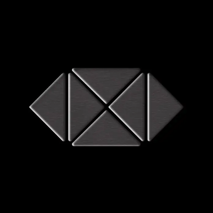 ALLOY Mosaikfliese Mosaik Fliese massiv Titan gebürstet dunkelgrau 1,6mm stark Deco-Ti-SB - 303 x 303 mm, Schwarz, Grau, Sonstiges - Dunkelgraues, gebürstetes Metalllogo aus sechs symmetrisch angeordneten Dreiecksegmenten, die eine zentrale Raute und zwei Pfeilspitzen bilden.