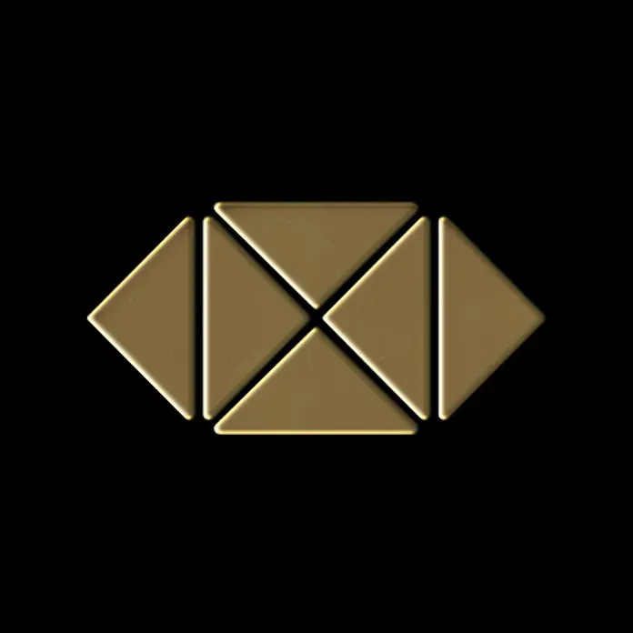 ALLOY Mosaikfliese Mosaik Fliese massiv Metall Titan hochglänzend gold 1,6mm stark Deco-Ti-GM - 303 x 303 mm, Gold, Hochglänzend - Geprägtes goldenes geometrisches Symbol aus ineinandergreifenden Dreiecken, das einem abstrakten Auge ähnelt.