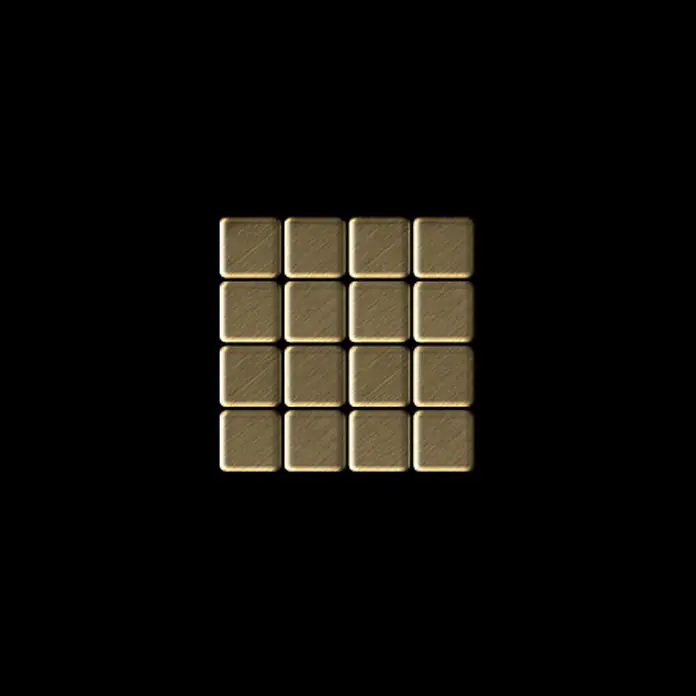 ALLOY Mosaikfliese Mosaik Fliese massiv Metall Titan gebürstet gold 1,6mm stark Glomesh-Ti-GB - 316 x 316 mm, Gold, Sonstiges - Ein 4x4-Raster aus sechzehn goldenen Quadratfliesen mit gebürsteter Metalltextur auf schwarzem Hintergrund.
