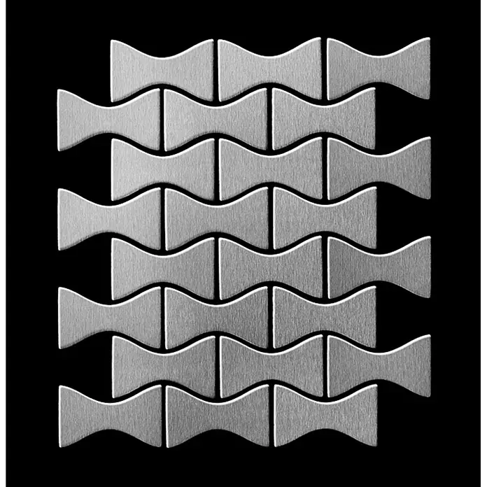 ALLOY Mosaikfliese Mosaik Fliese massiv Edelstahl marine gebürstet grau 1,6mm Kismet-S-S-MB - 329 x 299 mm, Grau, Silber, Blau, Sonstiges - Gebürstete silberne Metallfliesen in Schmetterlingsform, ineinandergreifend.