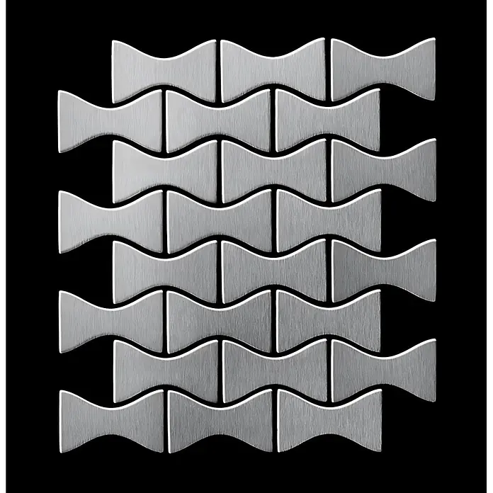 ALLOY Mosaikfliese Mosaik Fliese massiv Edelstahl marine gebürstet grau 1,6mm Kismet-S-S-MB - 329 x 299 mm, Grau, Silber, Blau, Sonstiges - Silberne Mosaikfliesen aus gebürstetem Metall mit welligem, ineinandergreifendem Design.