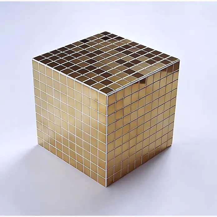 ALLOY Mosaikfliese Mosaik Fliese massiv Metall Messing gewalzt gold 1,6mm stark Mosaic-BM - 322 x 322 mm, Gold, Sonstiges - Goldener Würfel, vollständig mit kleinen, spiegelnden Quadratkacheln bedeckt.