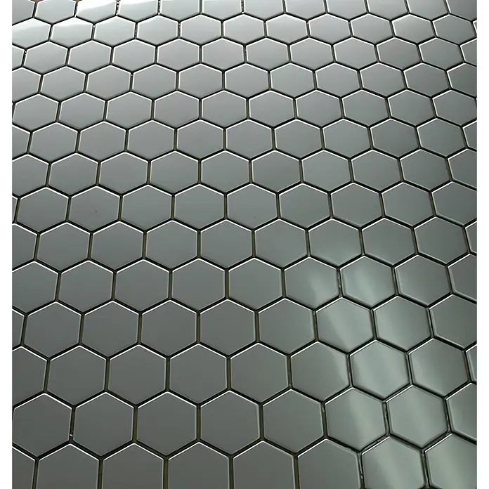 ALLOY Mosaikfliese Mosaik Fliese massiv Metall Edelstahl matt grau 1,6mm stark Honey-S-S-MA - 329 x 332 mm, Grau, Silber, Matt - Glänzende graue sechseckige Bodenfliesen mit metallischem Glanz, bilden ein strukturiertes Muster.