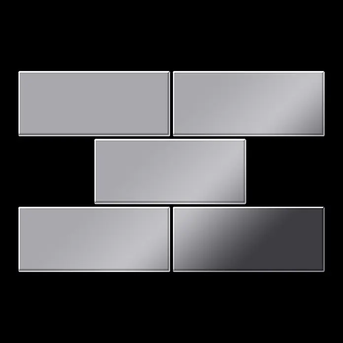 ALLOY Mosaikfliese Mosaik Fliese massiv Edelstahl marine hochglanz grau 1,6mm Subway-S-S-MM - 76 x 152 mm, Grau, Silber, Blau, Hochglänzend - Fünf rechteckige Metallblöcke in Silber- und Grautönen, in einem versetzten Ziegelmuster angeordnet.