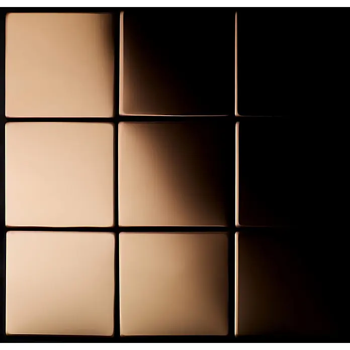 ALLOY Mosaikfliese Mosaik Fliese massiv Titan hochglänzend kupfer 1,6mm stark Attica-Ti-AM - 295 x 295 mm, Bronze, Hochglänzend - Gitter aus glatten, hellbraunen Quadraten mit abgerundeten Kanten, dramatisch beleuchtet.