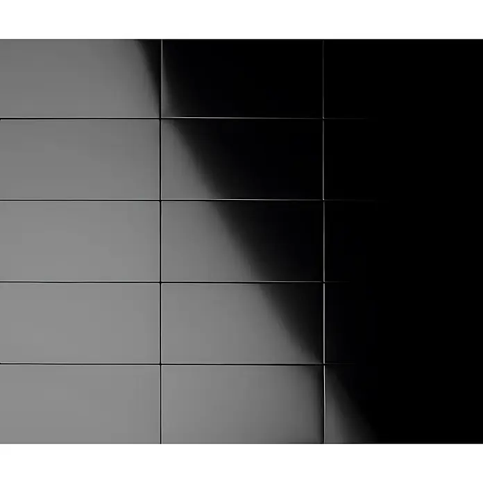 ALLOY Mosaikfliese Mosaik Fliese massiv Metall Titan hochglanz dunkelgrau 1,6mm Bauhaus-Ti-SM - 318 x 329 mm, Schwarz, Grau, Hochglänzend - Glatte, dunkelgraue Platten im Raster, mit hellem zu dunklem diagonalen Verlauf.